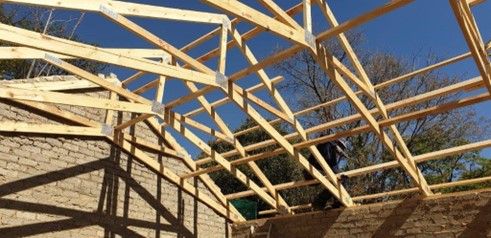 An image showing an example of scissor truss used in residential roof design